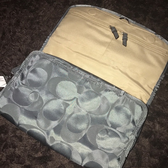 NWT Coach travel case - Picture 4 of 8